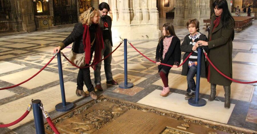 Seville: Royal Alcazar, Cathedral and Giralda Tower Tour - Why this three-part visit works in Seville