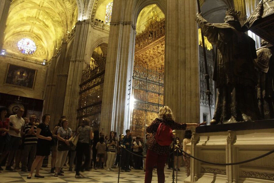 Seville: Royal Alcazar, Cathedral and Giralda Tower Tour - Should you book it?