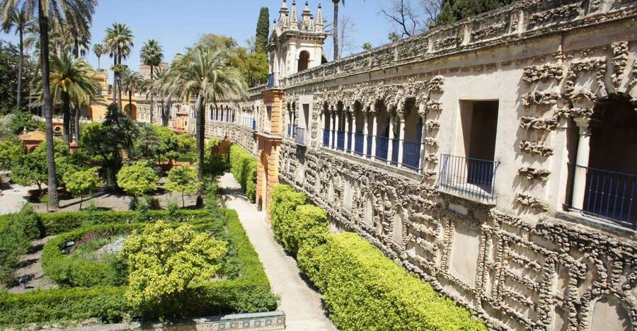 Seville Royal Palace and Game of Thrones Tour - Meeting on C. Francos and walking to the palace