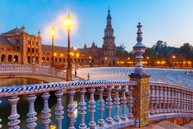 Seville Scavenger Hunt and Highlights Self Guided Audio Tour - Puerta del León and the Royal Tobacco Factory