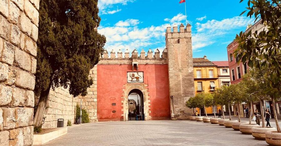 Seville: Skip-the-Line Royal Alcázar Guided Tour - The 75-minute route through the palace
