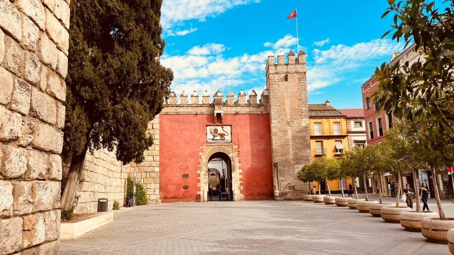 Seville: Skip-the-Line Royal Alcázar Guided Tour - What $42 buys you