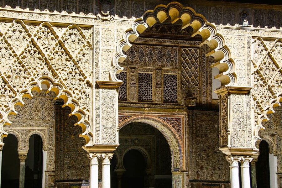 Seville: Small-Group Alcázar Guided Tour & Entry Ticket - Why the Alcázar needs a guide