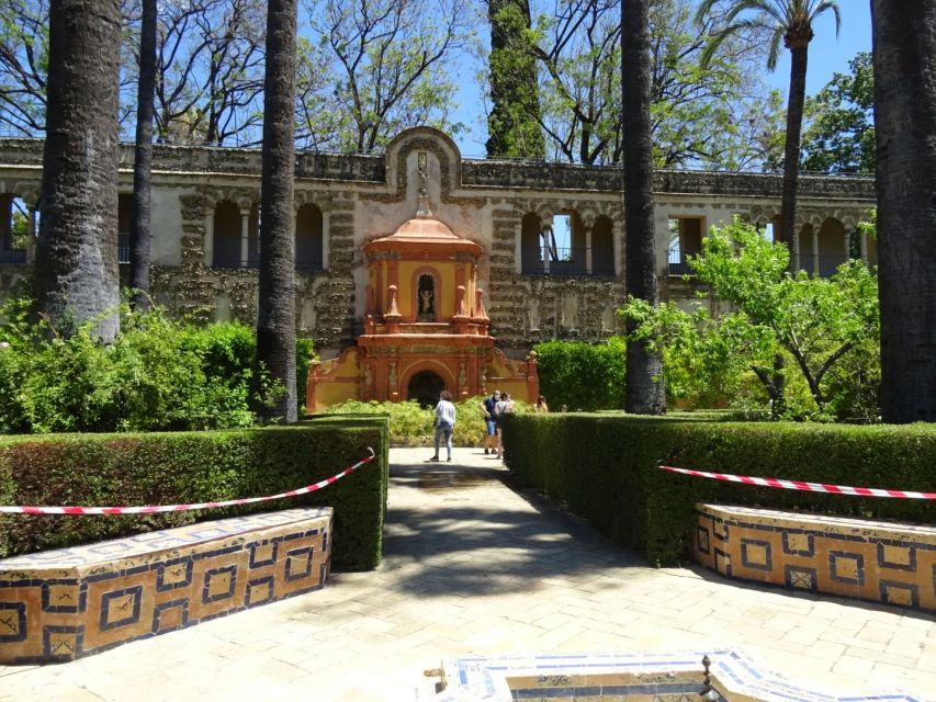 Seville: Small-Group Alcázar Guided Tour & Entry Ticket - Maria Padilla Baths and the gardens