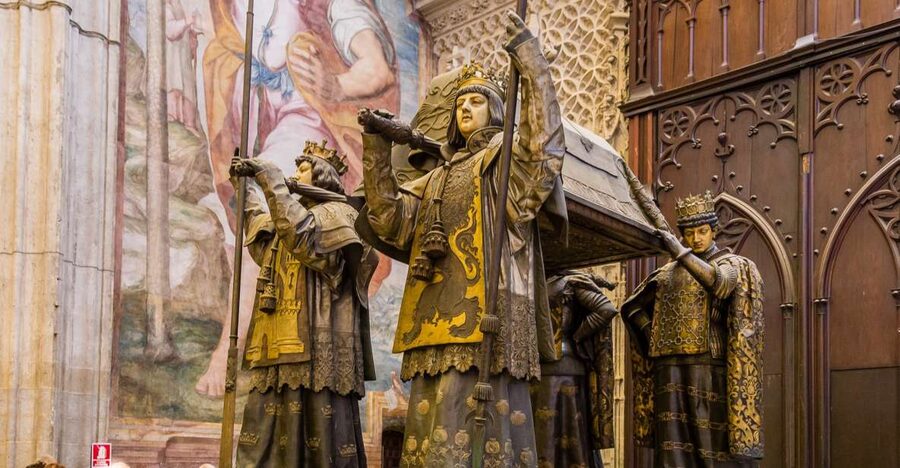Seville: Small-Group Cathedral and Giralda Tour with Tickets - Meeting at Plaza Virgen de los Reyes