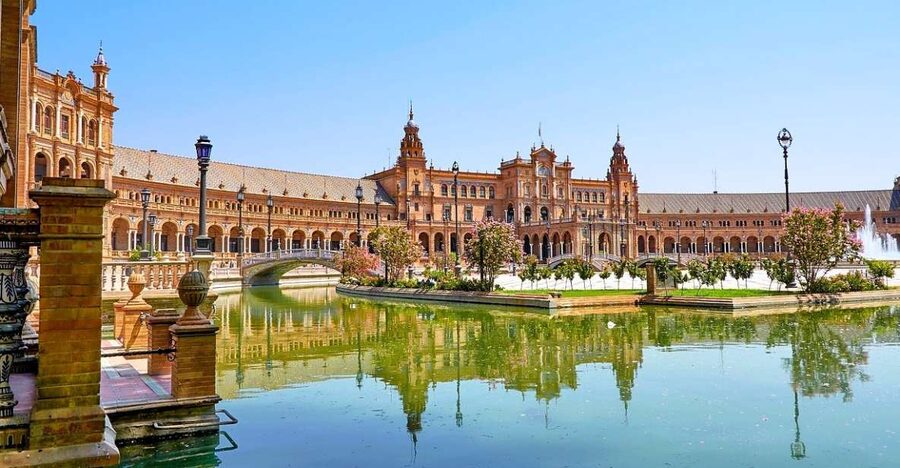 Seville: Small-Group City Highlights Walking Tour - The Cathedral and Giralda from the outside