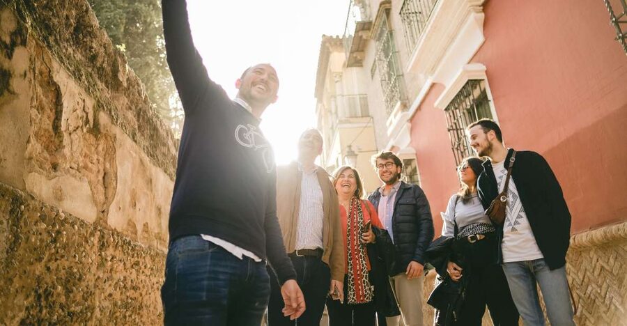 Seville: Small-Group Jewish Quarter Discovery Walking Tour - Plaza de Doña Elvira and Callejón del Agua