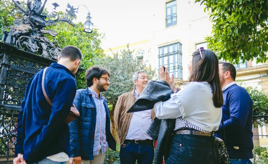 Seville: Small-Group Jewish Quarter Discovery Walking Tour - Jardines de Murillo and the final stretch