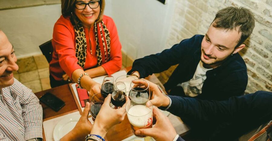 Seville: Small Group Jewish Quarter Tour with Tapas & Drinks - Santa Cruz Square and the story of Susona