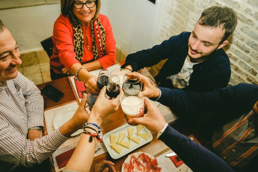 Seville: Small Group Jewish Quarter Tour with Tapas & Drinks - Three tapas courses in a local restaurant