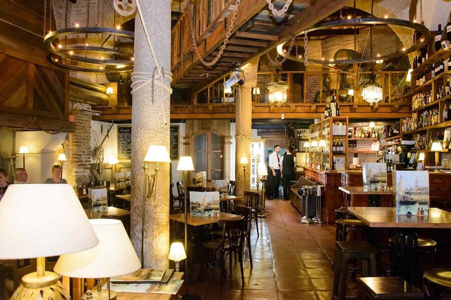Seville: Tapas Dinner and Flamenco Show - Key points at a glance