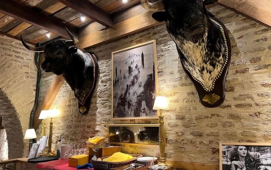 Seville: Tapas Dinner and Flamenco Show - The short walk to the flamenco tablao