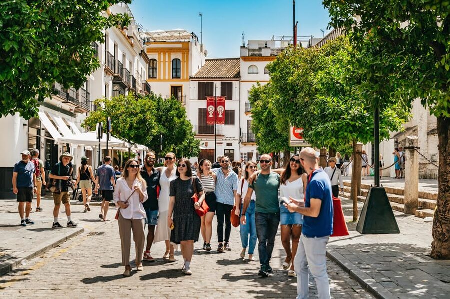 Seville: Tapas, Taverns and History Guided Walking Tour - What the drinks add to the evening