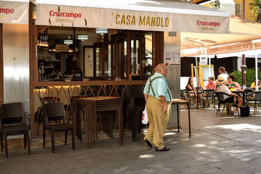 Seville: Tapas, Taverns, and History Walking Tour - Walking the old streets and Moorish souk