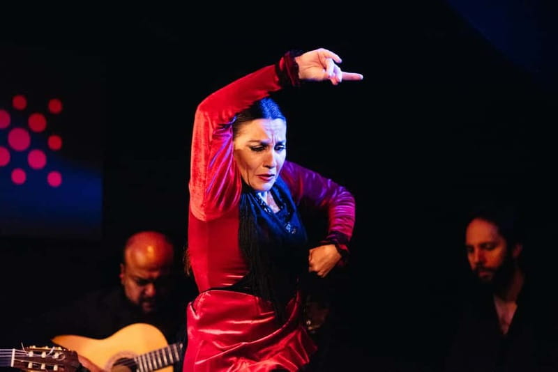 Seville: Tapas Walking Tour with Traditional Flamenco Show - Why this Seville evening works