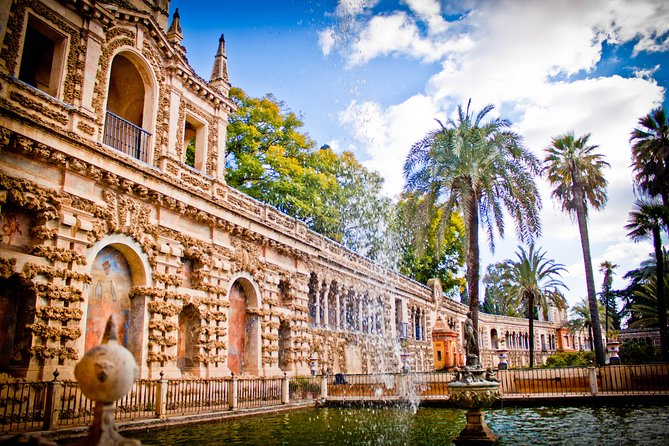 Seville: The City’s Top Highlights - Santa Cruz: Slow down in the old Jewish Quarter