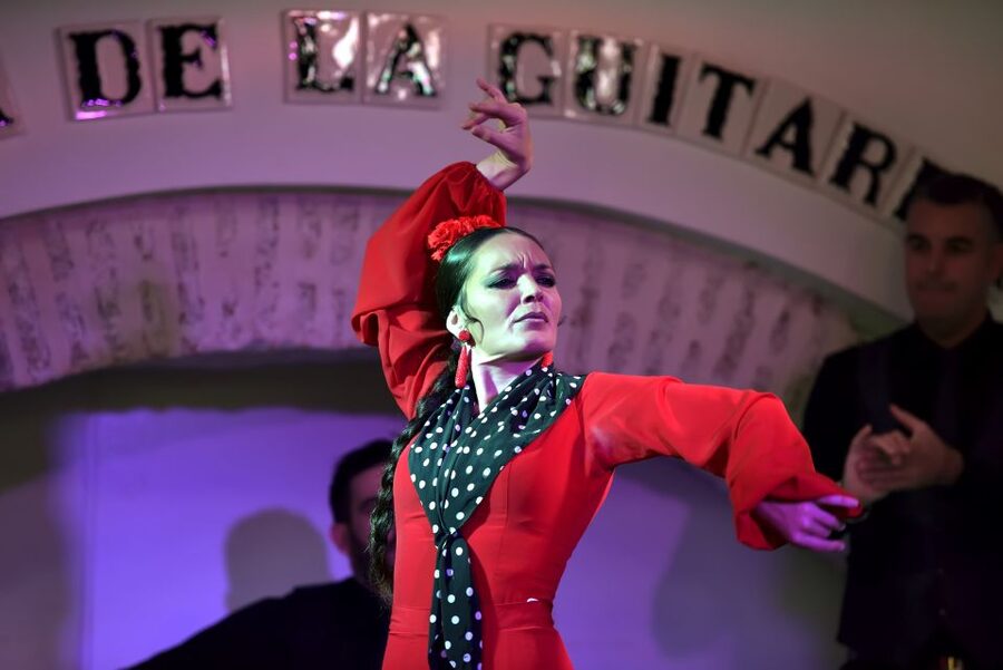 Seville: Ticket to Flamenco Show at La Casa de la Guitarra - A Small Room With Big Flamenco Energy