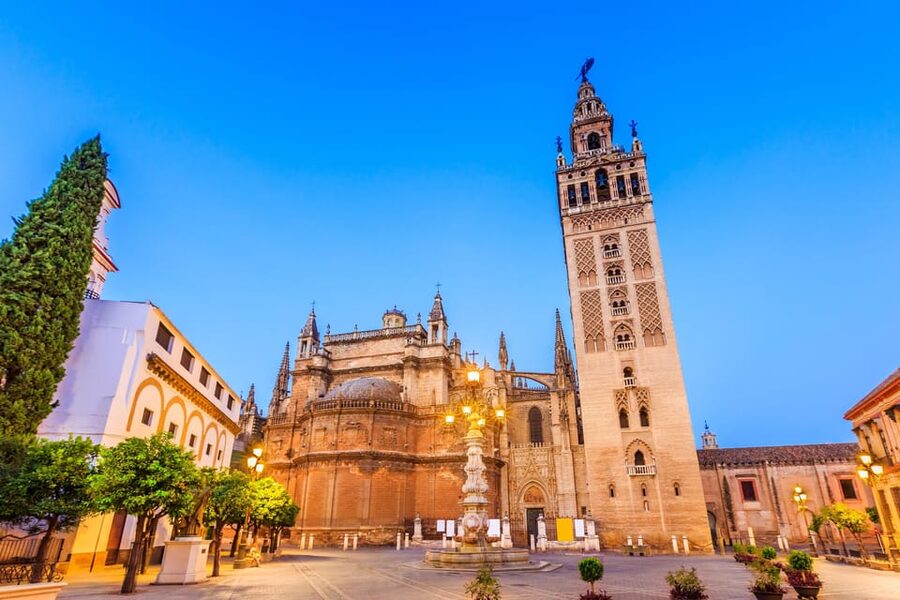 Seville: Tour Alcázar, Cathedral & Giralda Priority Access - Key points to know before booking