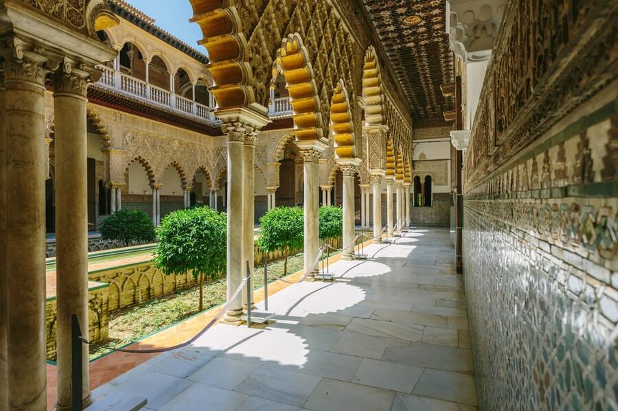 Seville: Tour Alcázar, Cathedral & Giralda Priority Access - Seville Cathedral, a huge Gothic beginning