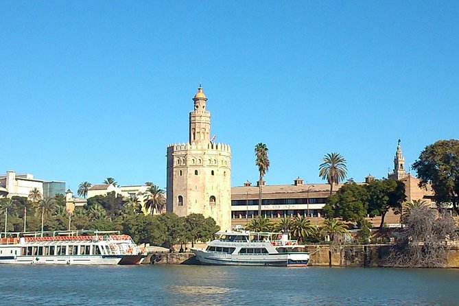 Seville tour with private car - Walking the lanes of Barrio Santa Cruz