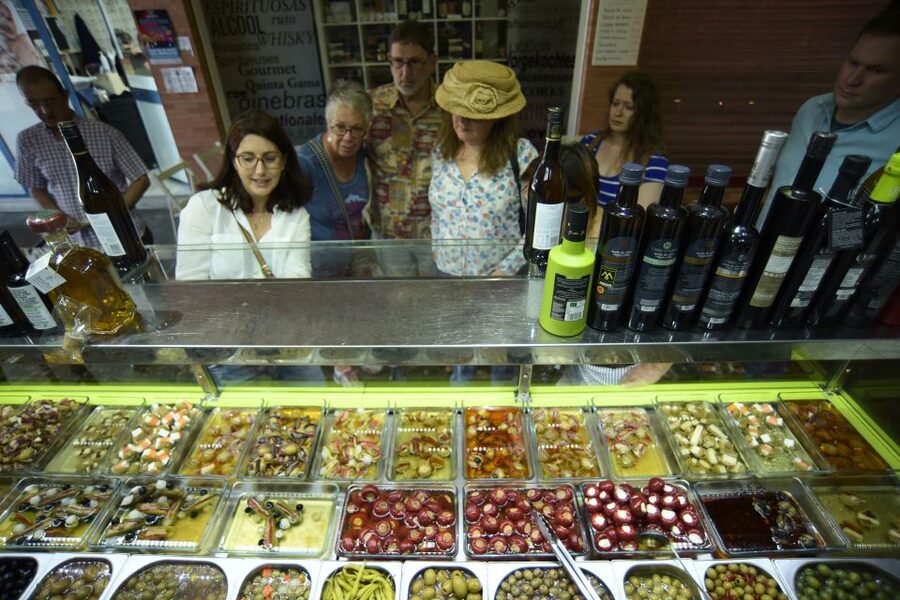 Seville: Triana Market Tour with Tastings - Seasonal fruit, sweets, wine, and beer