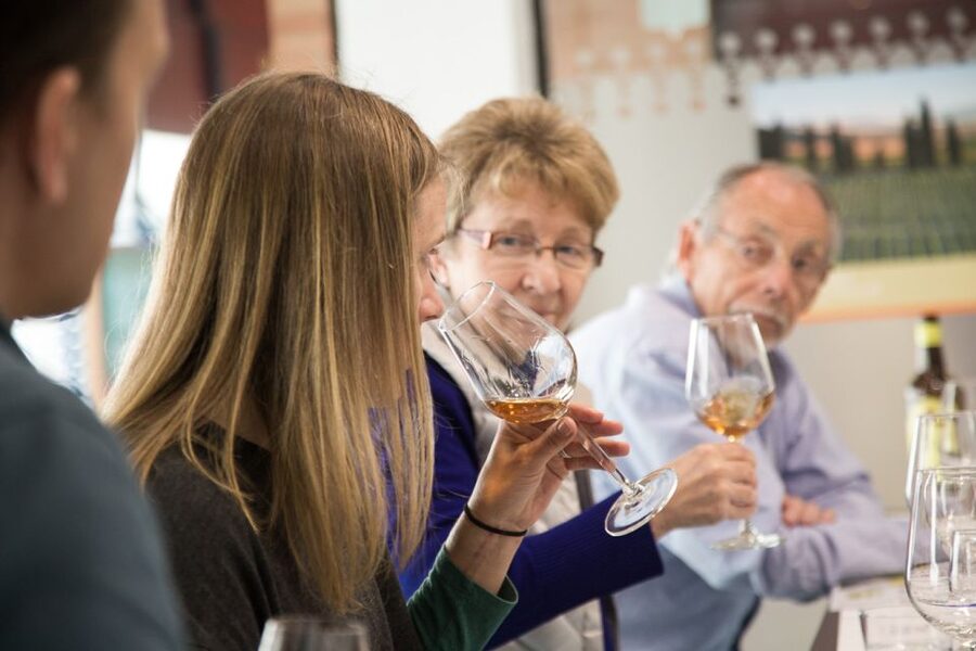 Seville: Triana Market Tour with Tastings - The market tour and its remains