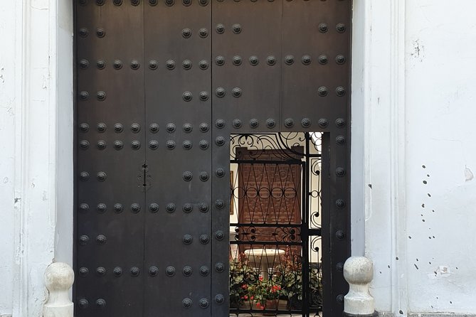 Seville, walk through the heart of the city - The Alcázar from the outside
