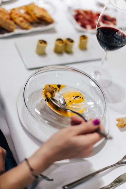 Seville: Wine and Gourmet Tapas Tour - The final two hours: a creative dinner with wine