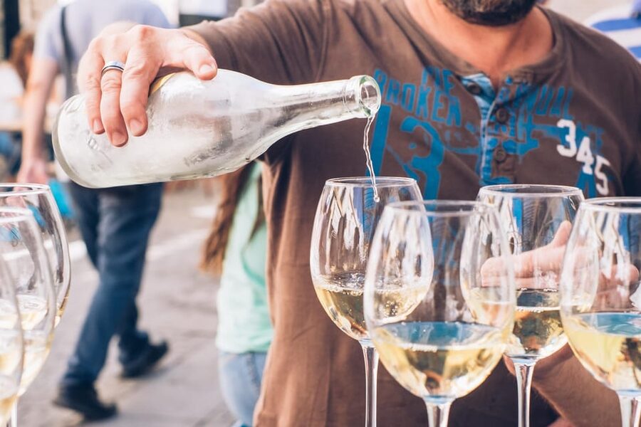 Seville: Wine and Gourmet Tapas Tour - The food range: traditional tapas to modern plates
