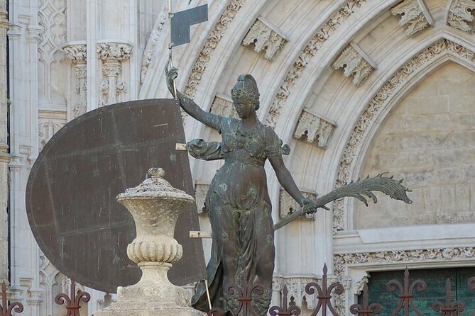 Small Group Tour to Cathedral and Giralda Direct Entrance - The altarpiece, Columbus, and Seville’s global connections