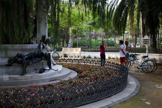 Sunset Guided Bike Tour in Seville - Starting at the cathedral and Santa Cruz
