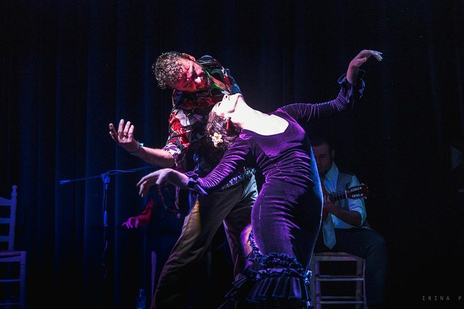 Tablao Flamenco Orillas de Triana Ticket - The small room and close view