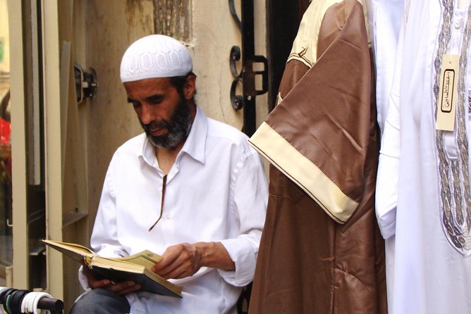 Tangier Day Trip from Seville with Lunch Included & Local Guide - Guides, group size, and organization