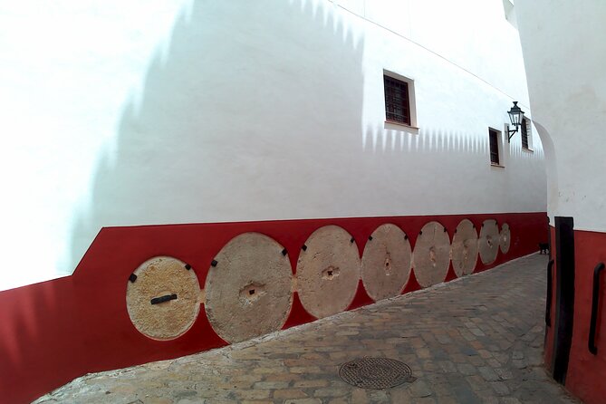 The must see in Seville - Plaza del Triunfo and Seville’s great monuments
