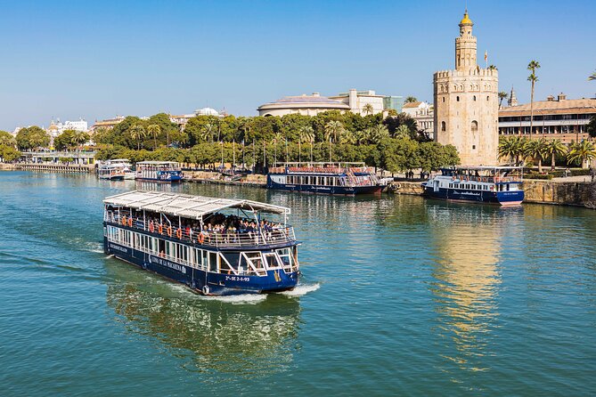 Tour in Seville Tourist Bus, Panoramic Cruise and Walking Tour - The Santa Cruz Walk: Cathedral Streets and Narrow Lanes