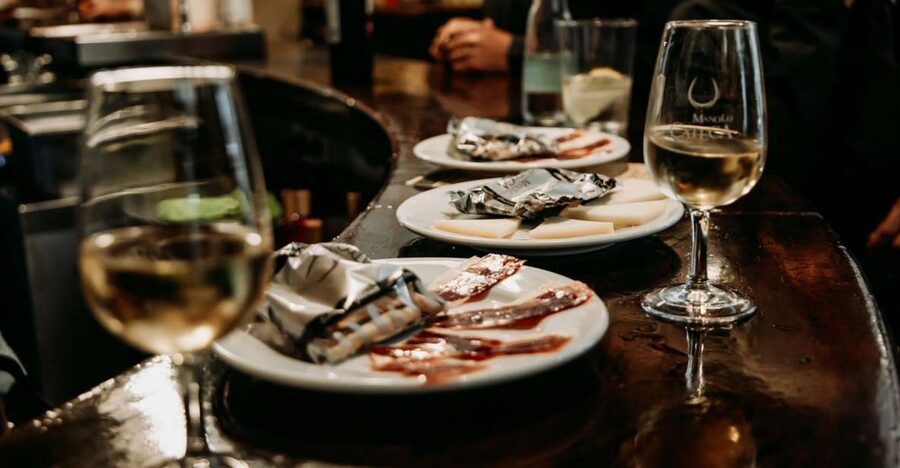 Triana: Authentic Flamenco & Tapas Tour - Your first stop, wine and tapas at an abacería