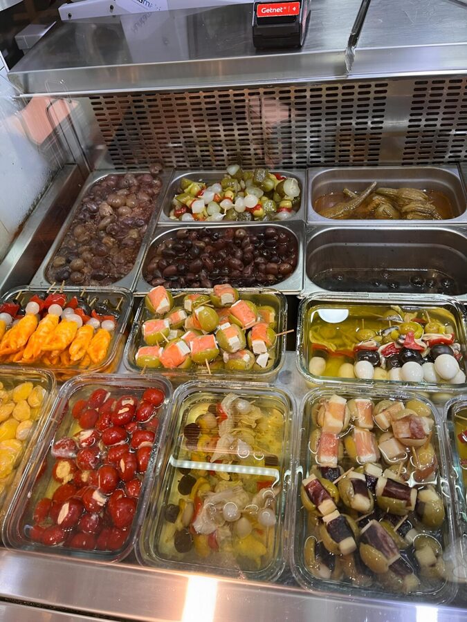 Triana Market Tapas Tour - The guide’s role in Seville’s food culture